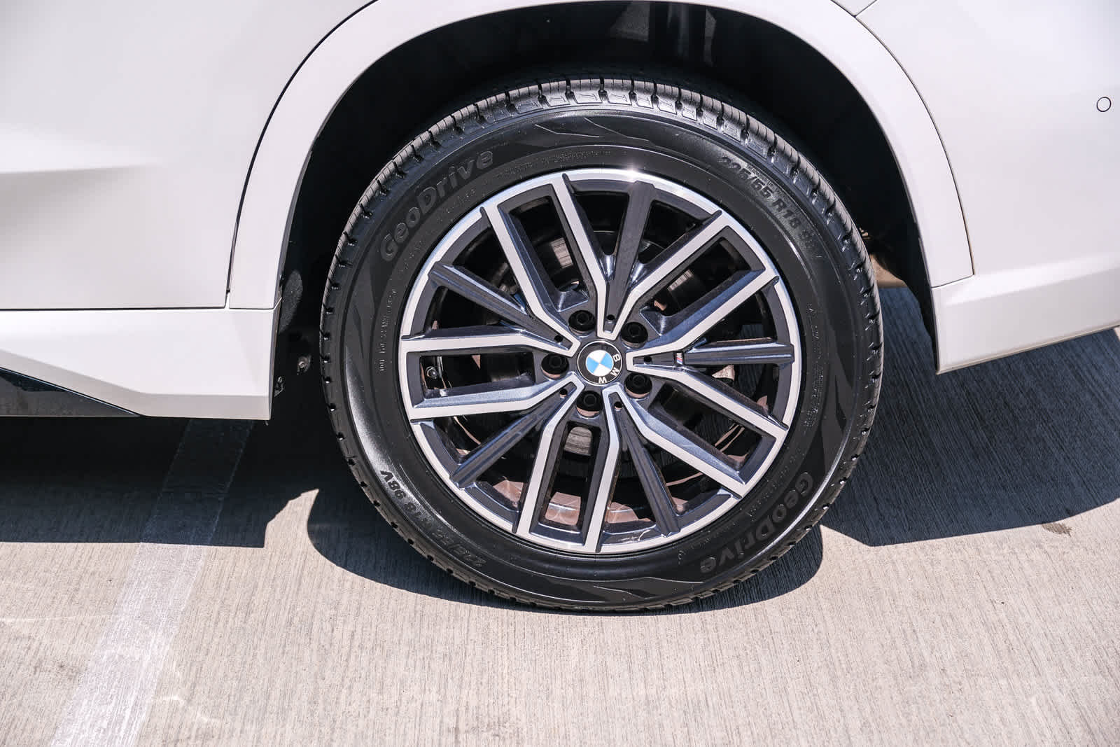 Used 2023 BMW X1 xDrive28i w/ M Sport Package AWD/4WD image 8