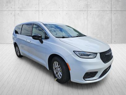 Used 2024 Chrysler Pacifica Touring-L