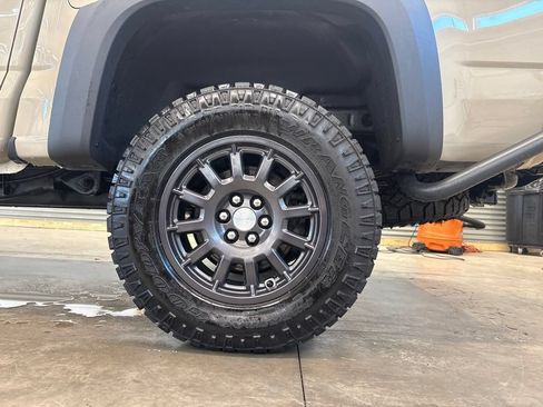 Used 2022 Chevrolet Colorado ZR2 w/ Colorado ZR2 Bison Edition AWD/4WD image 23