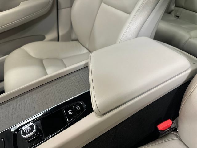 Used 2023 Volvo XC60 B5 Plus AWD/4WD image 26