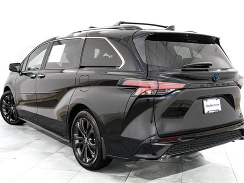 Used 2024 Toyota Sienna XSE w/ XSE Premium Package FWD image 4