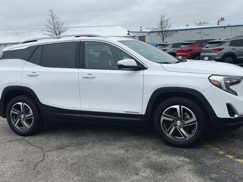Certified 2021 GMC Terrain SLT FWD image 2