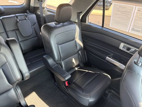 Used 2023 Ford Explorer XLT w/ Equipment Group 202A image 15