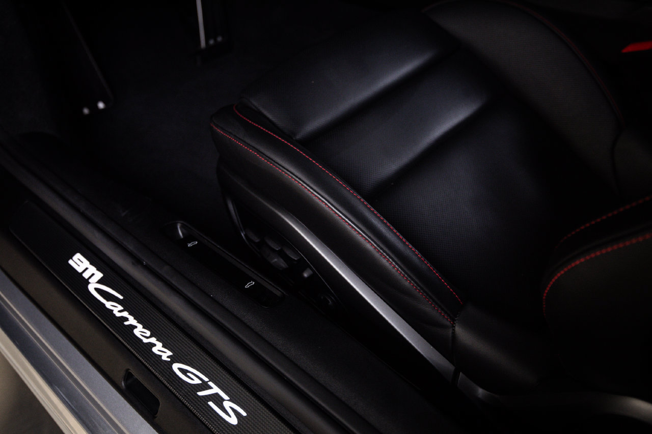 Certified 2025 Porsche 911 Carrera GTS RWD image 14
