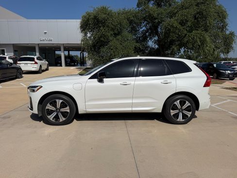 Certified 2024 Volvo XC60 T8 Plus AWD/4WD image 3