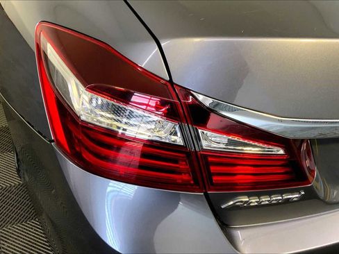 Used 2016 Honda Accord LX image 25