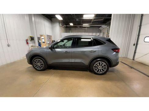 Used 2024 Ford Escape SE image 5