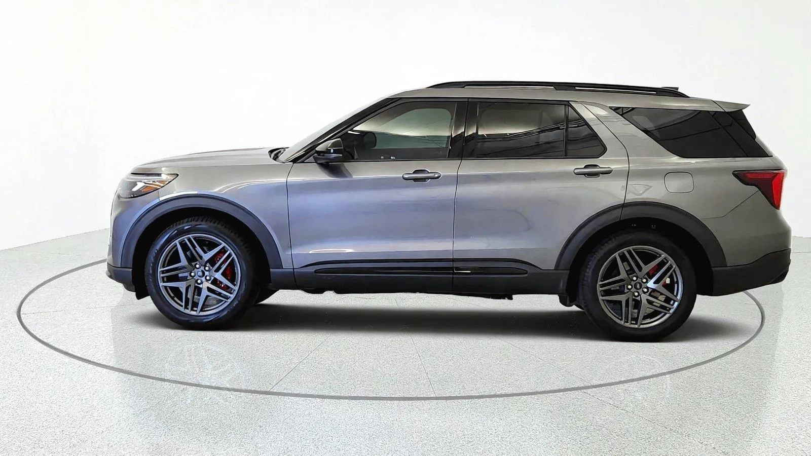 Used 2025 Ford Explorer ST w/ Sun And Sound Package RWD image 5