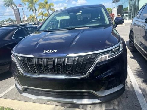 Used 2024 Kia Carnival LX FWD image 2