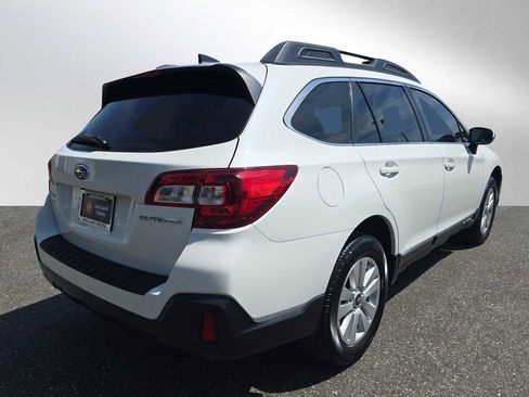 Used 2018 Subaru Outback 2.5i Premium AWD/4WD image 3