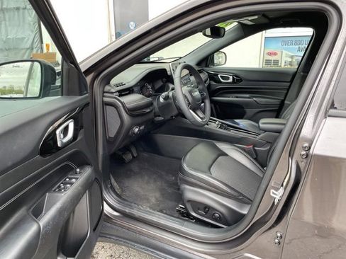 Used 2023 Jeep Compass Latitude w/ Convenience Group AWD/4WD image 7