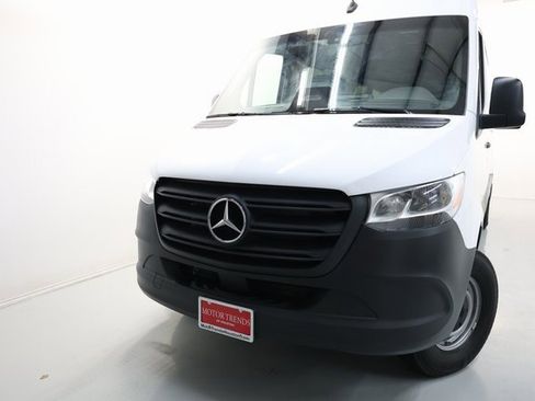Used 2025 Mercedes-Benz Sprinter 2500 image 32
