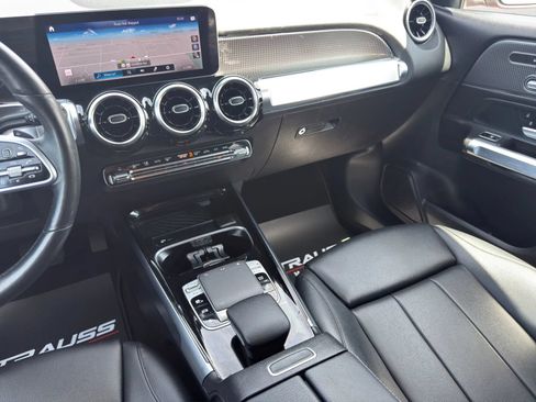 Used 2020 Mercedes-Benz GLB 250 4MATIC w/ Premium Package image 21