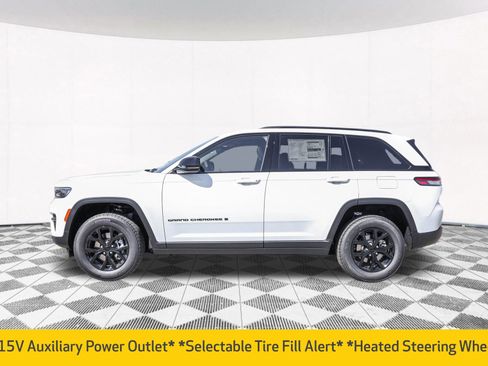 New 2025 Jeep Grand Cherokee Altitude image 9