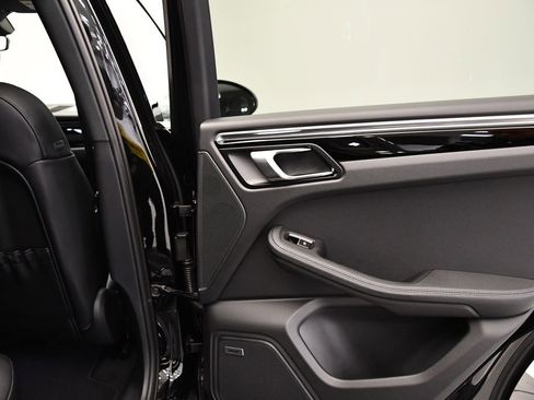 Used 2025 Porsche Macan image 51