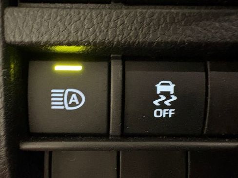 Used 2025 Toyota Tacoma SR5 image 10