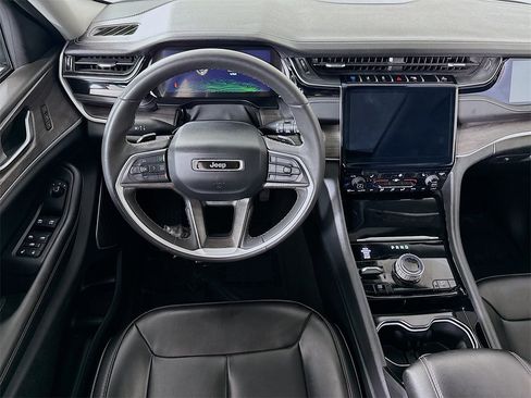 Used 2023 Jeep Grand Cherokee 4WD 4xe image 3