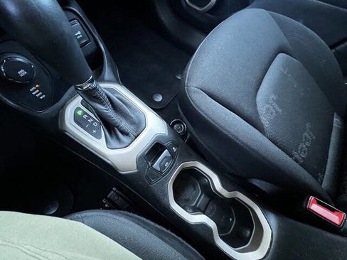 Used 2015 Jeep Renegade Latitude w/ Cold Weather Group II image 20