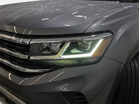 Used 2021 Volkswagen Atlas Cross Sport SE image 28