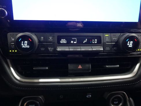 Used 2024 Toyota Grand Highlander AWD image 13