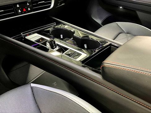 Used 2025 Volkswagen Atlas Peak Edition SE image 20