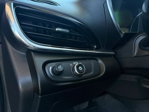 Used 2018 Chevrolet Volt Premier w/ Driver Confidence Package FWD image 38