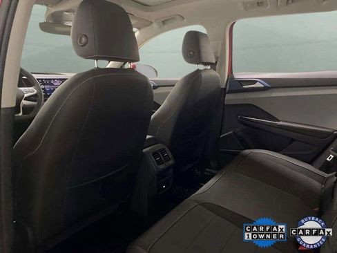 Used 2024 Volkswagen Taos SE image 18