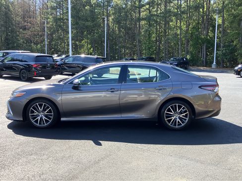 Used 2023 Toyota Camry XLE FWD image 7