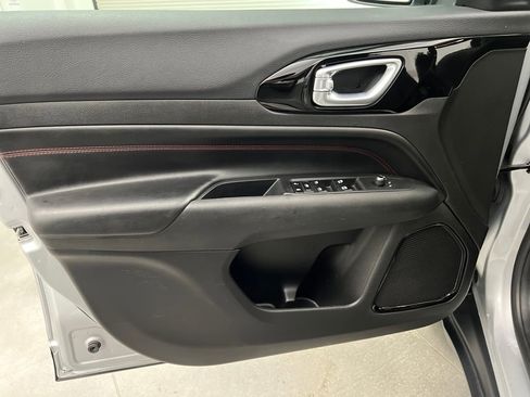 Used 2024 Jeep Compass Trailhawk image 11