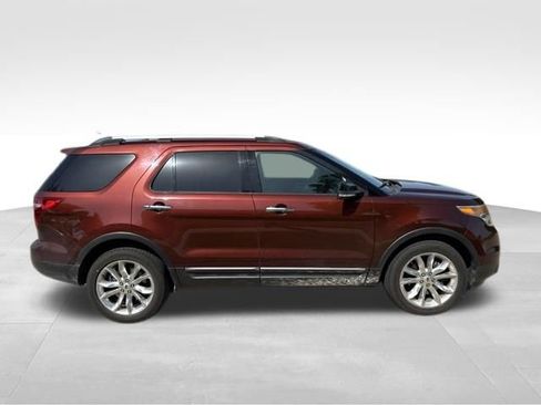 Used 2015 Ford Explorer XLT w/ Equipment Group 202B AWD/4WD image 2