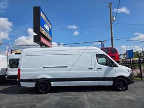 Used 2025 Mercedes-Benz Sprinter 2500 image 3