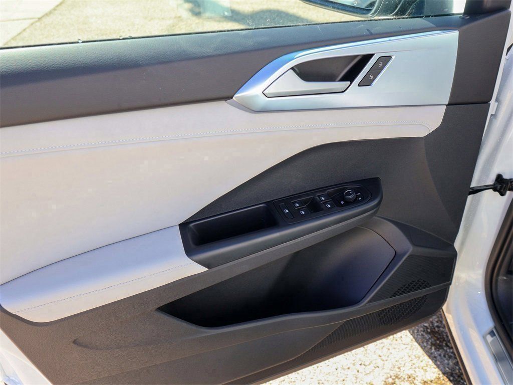 New 2026 Volkswagen Taos SE AWD/4WD image 14