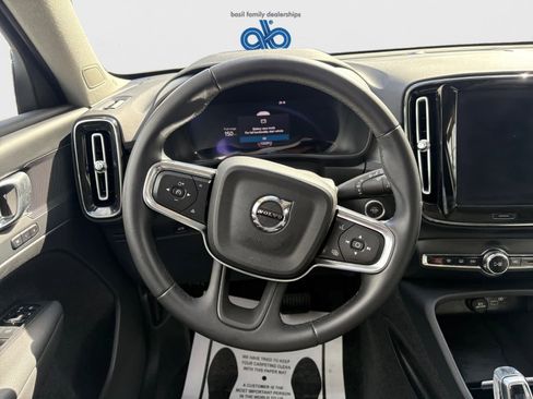 Used 2025 Volvo XC40 B5 Plus image 12