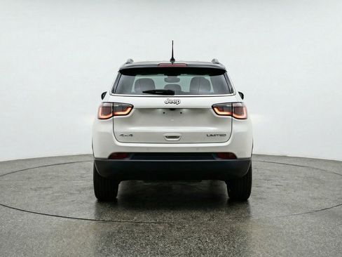 Used 2025 Jeep Compass Limited image 7