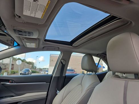 Used 2018 Toyota Camry SE w/ Moonroof Package image 22