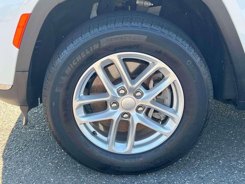 Used 2023 Jeep Grand Cherokee L Laredo w/ Luxury Tech Group I AWD/4WD image 6