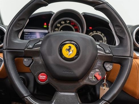 Used 2017 Ferrari California T image 89