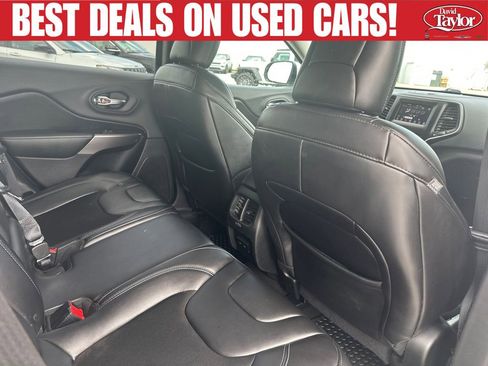 Used 2019 Jeep Cherokee Latitude Plus w/ Cold Weather Group AWD/4WD image 31