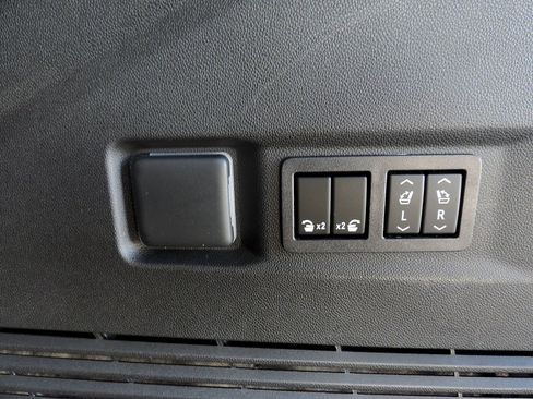Certified 2024 GMC Yukon Denali Ultimate AWD/4WD image 20