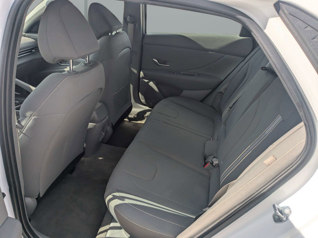 Used 2025 Hyundai Elantra SEL FWD image 17