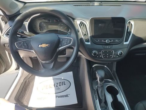 Used 2021 Chevrolet Malibu LT FWD image 10