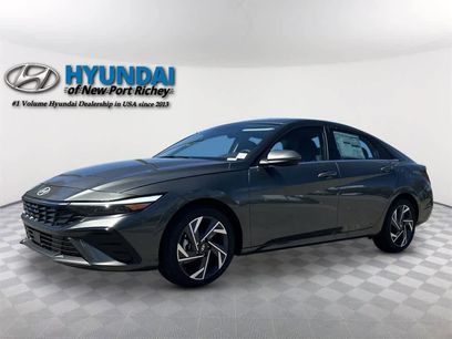 New 2025 Hyundai Elantra Limited w/ Cargo Package