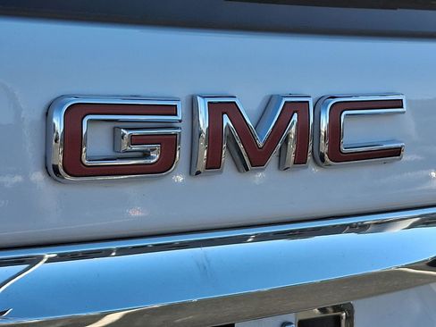 Used 2024 GMC Terrain SLT image 30