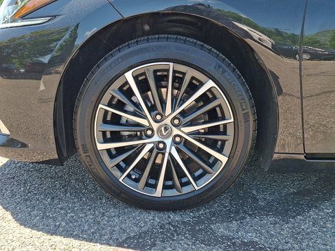 Certified 2025 Lexus ES 300h w/ Premium Package FWD image 9