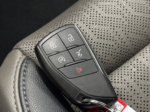 Used 2025 Chevrolet Equinox LT w/ Convenience Package II image 34