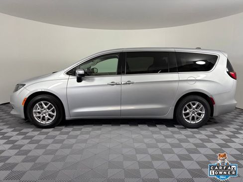 Used 2023 Chrysler Voyager LX FWD image 13