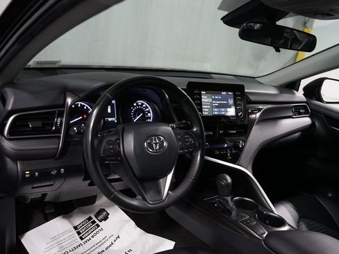 Used 2022 Toyota Camry SE FWD image 11