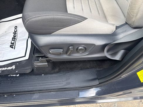 Used 2024 Toyota Tacoma TRD Sport w/ TRD Sport Upgrade Package image 18