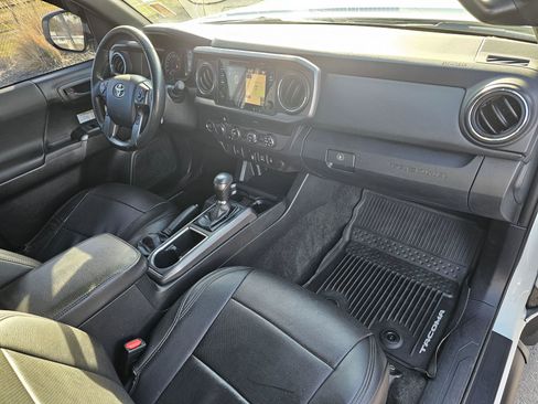 Used 2019 Toyota Tacoma TRD Off-Road image 12