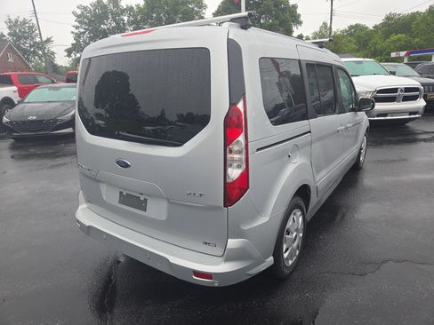 Used 2017 Ford Transit Connect XLT FWD image 4